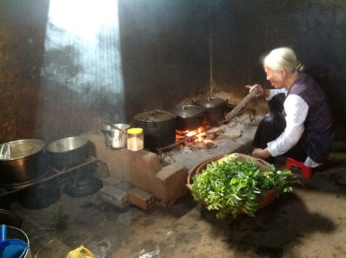 Bếp nghèo của mẹ - Ảnh minh họa